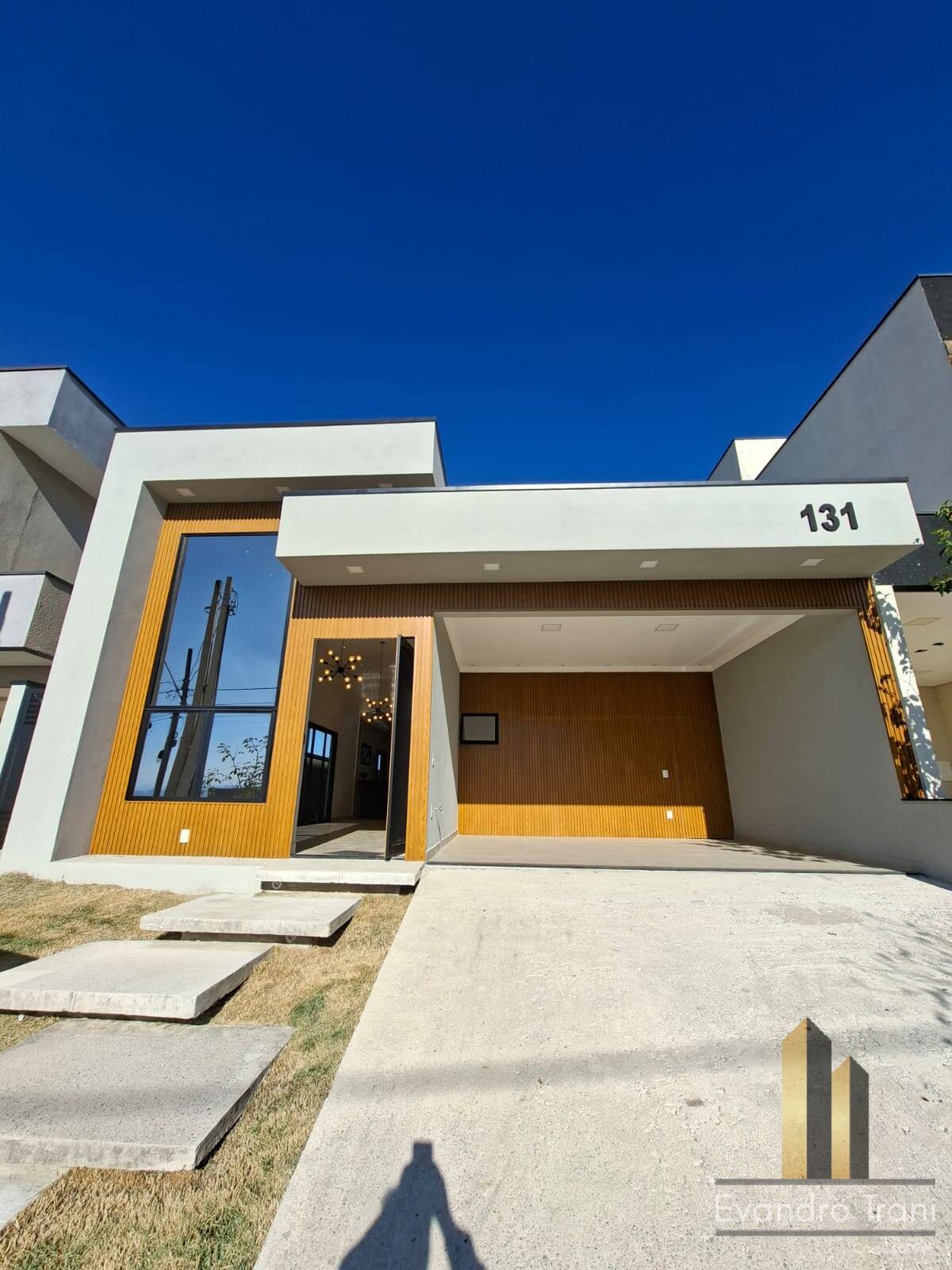 Casa à venda com 3 quartos, 250m² - Foto 2