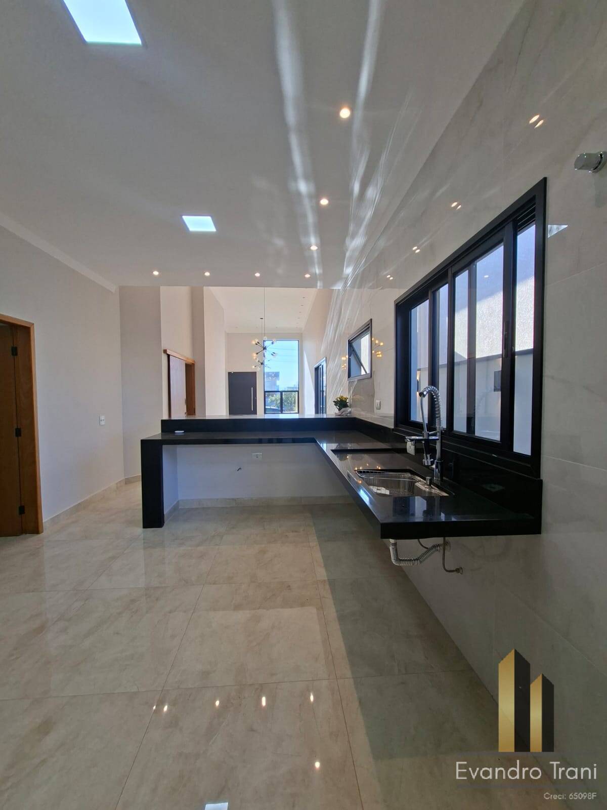 Casa à venda com 3 quartos, 250m² - Foto 6