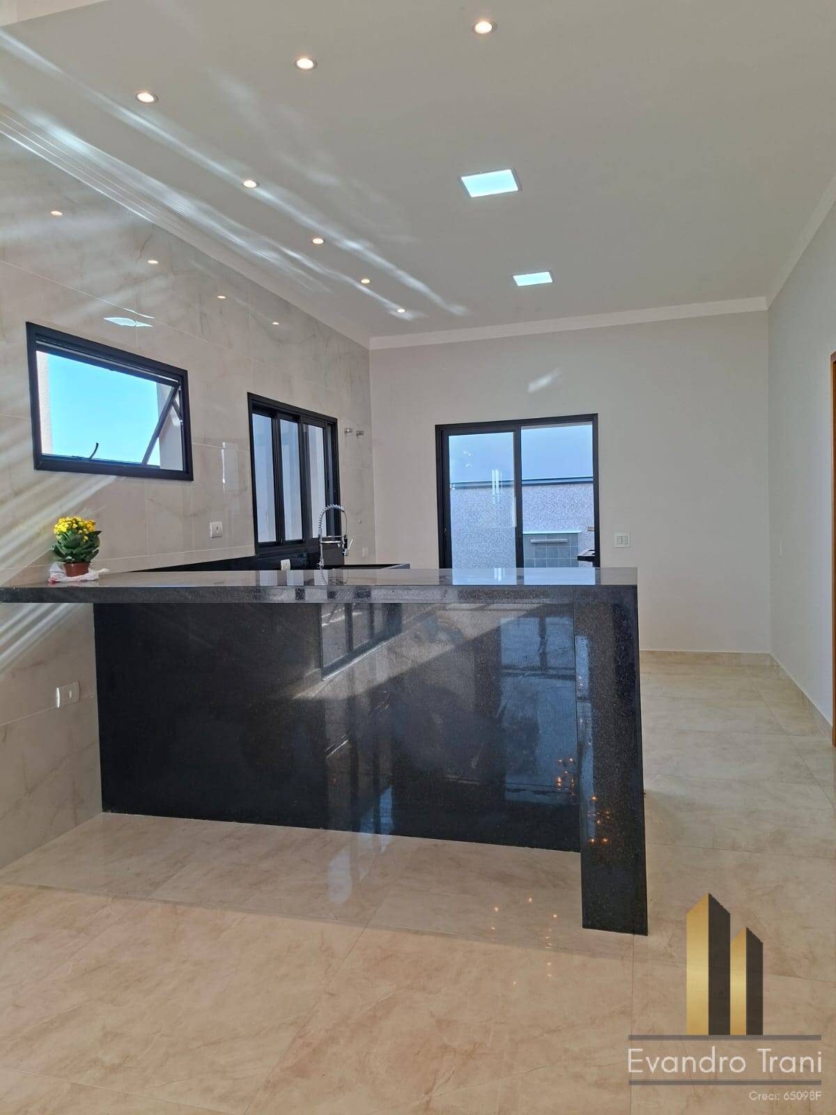 Casa à venda com 3 quartos, 250m² - Foto 8