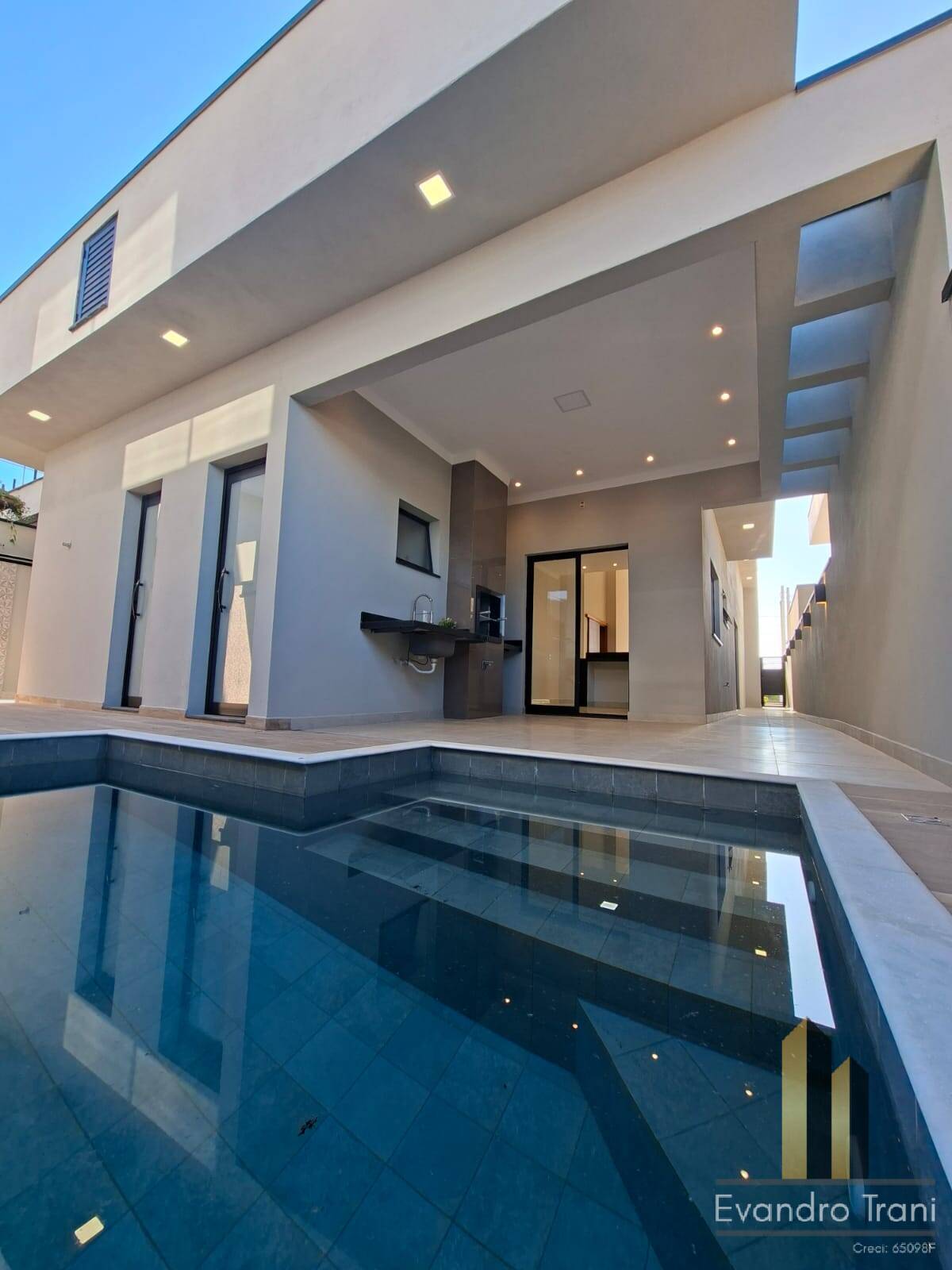 Casa à venda com 3 quartos, 250m² - Foto 4