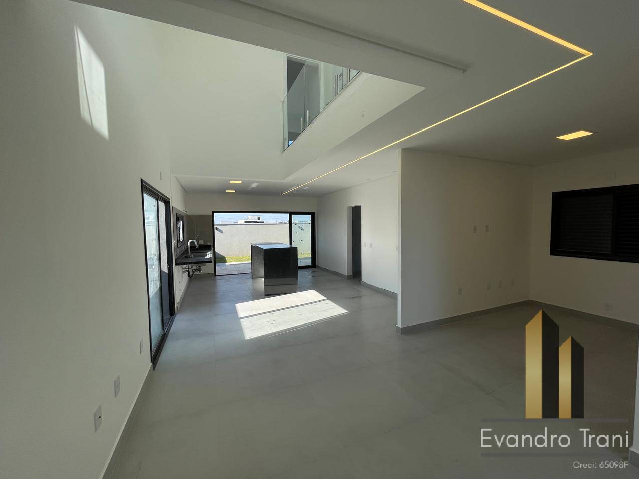 Casa à venda com 3 quartos, 250m² - Foto 3