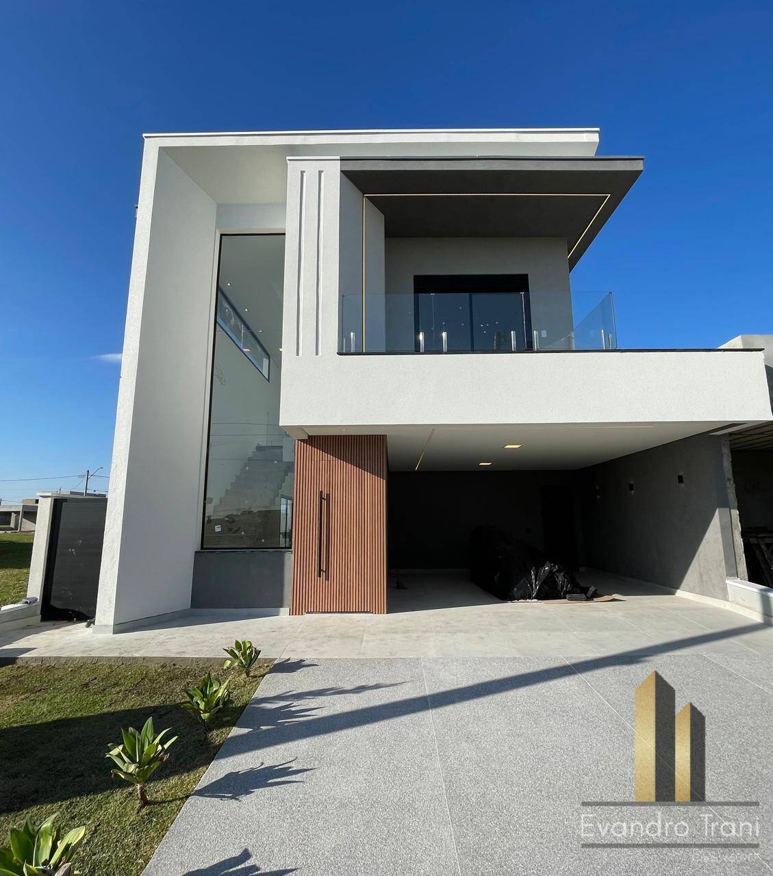 Casa à venda com 3 quartos, 250m² - Foto 2