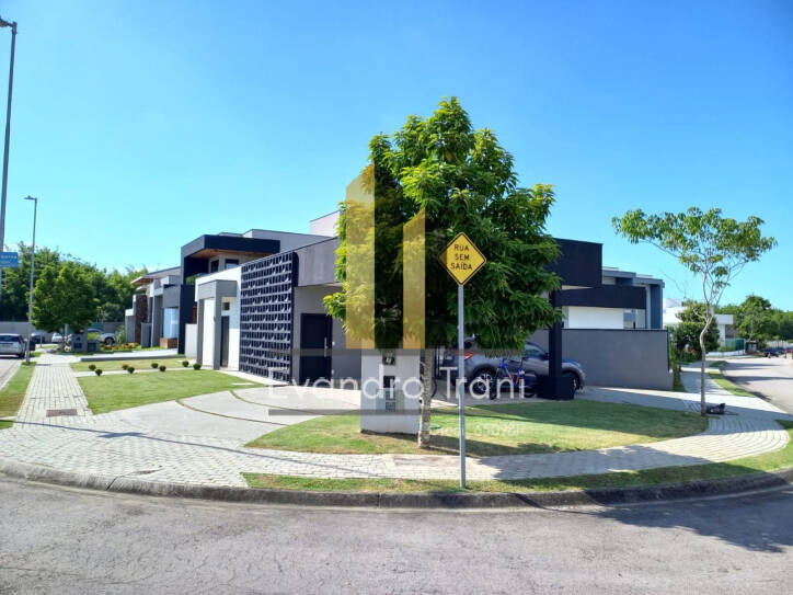 Casa à venda com 4 quartos, 280m² - Foto 1